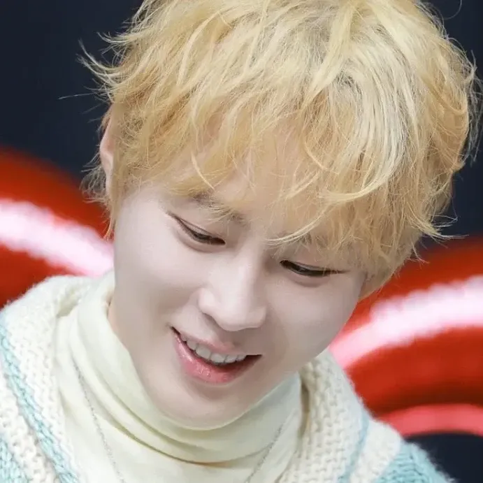 Recent activity shot of Ha Sungwoon