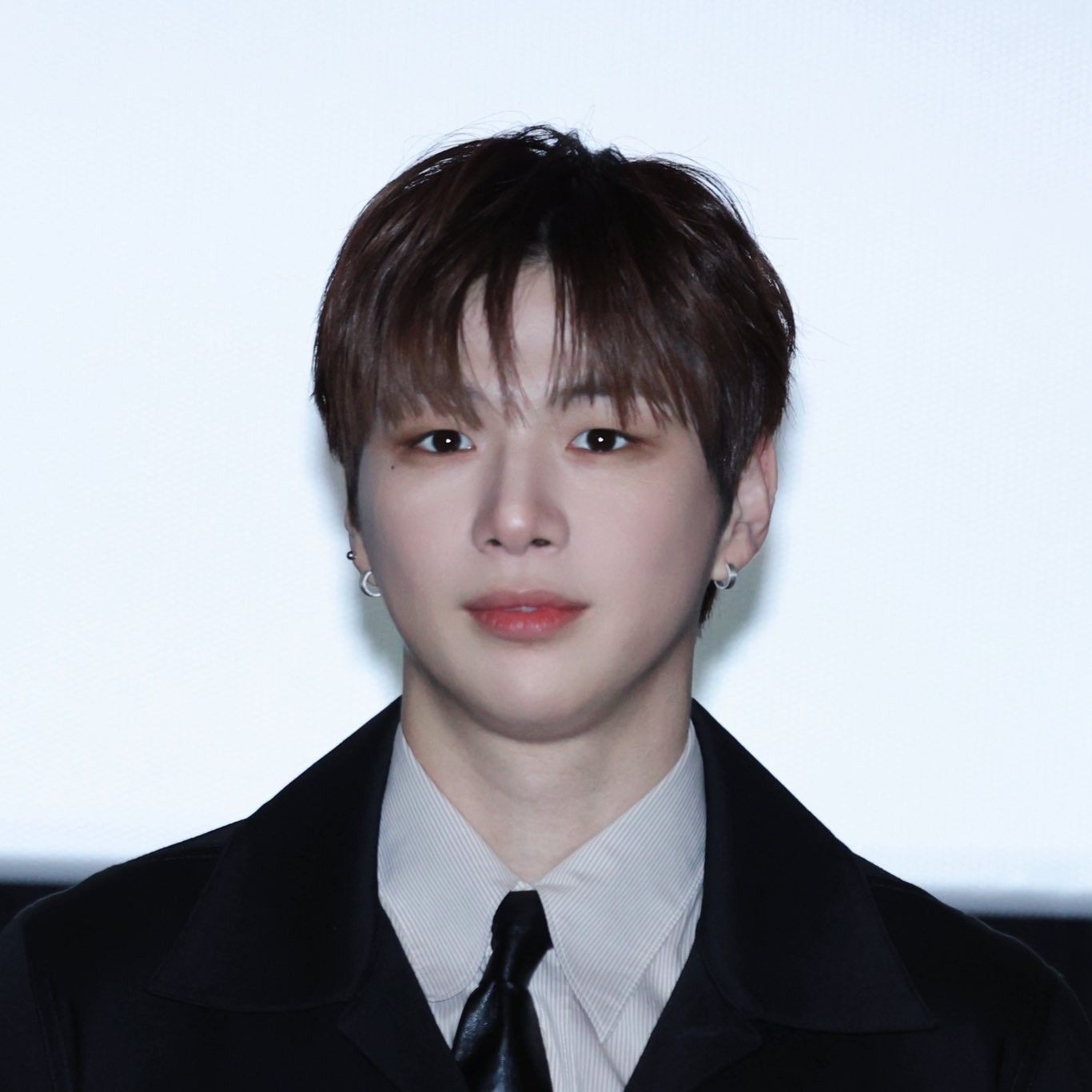 강다니엘의 비하인드 컷