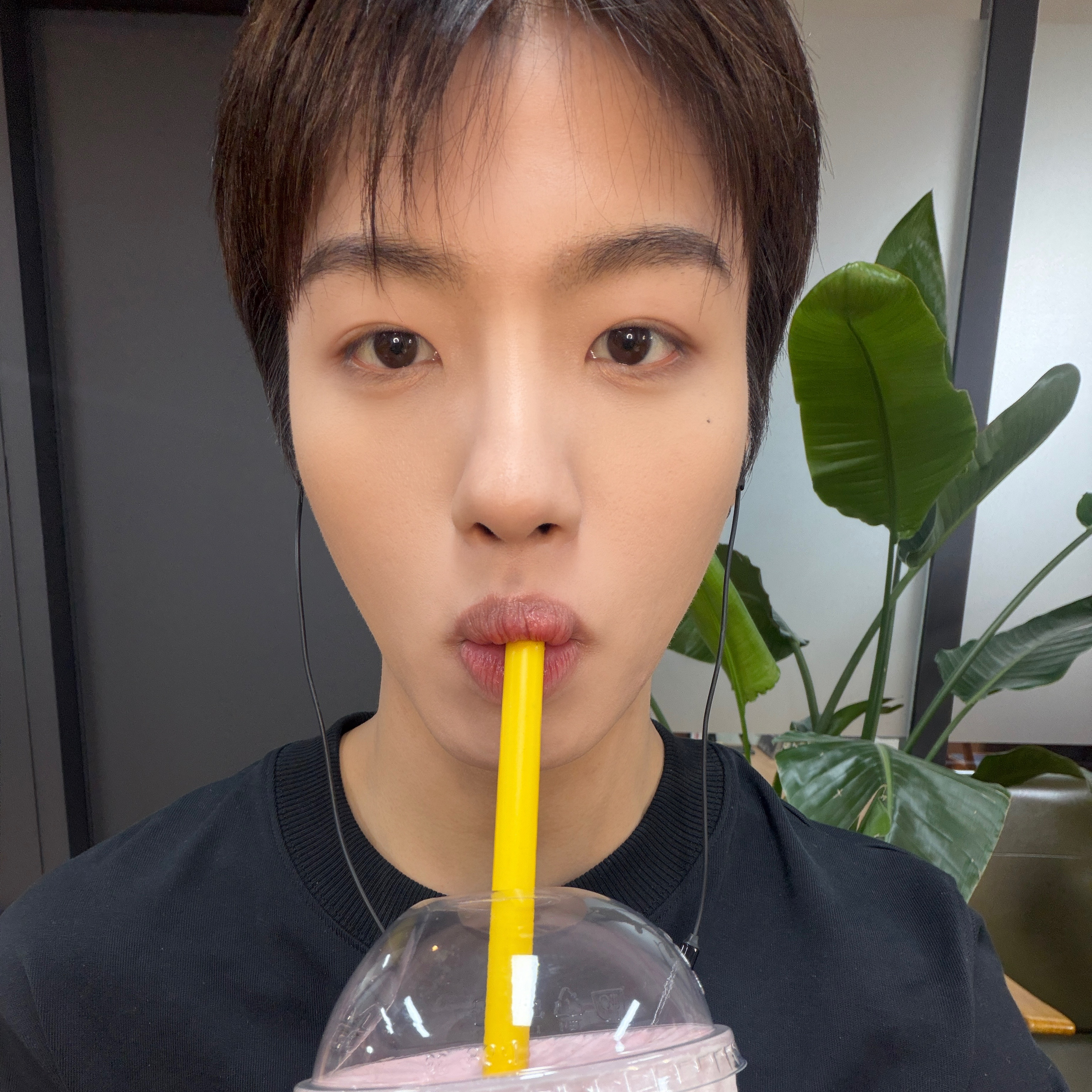 Behind-the-scenes cut of Huiwon (n.SSign)