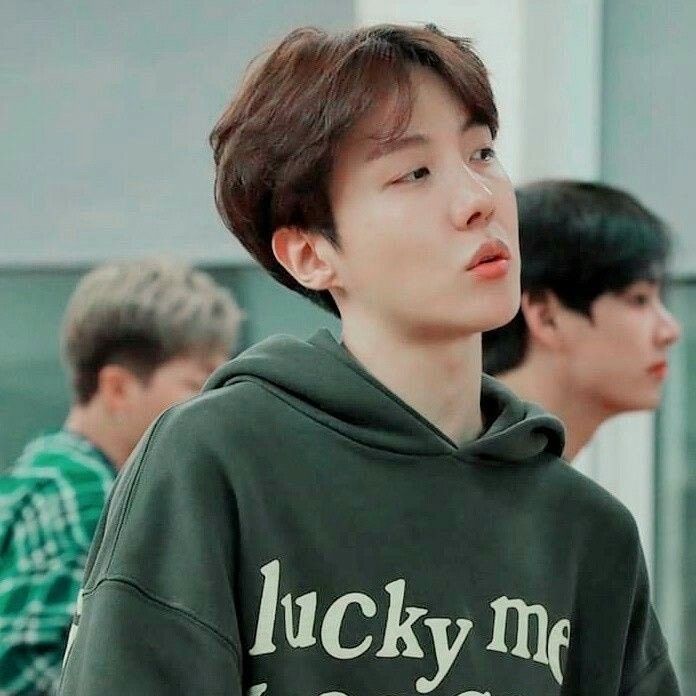 Foto terbaru j-hope (BTS)