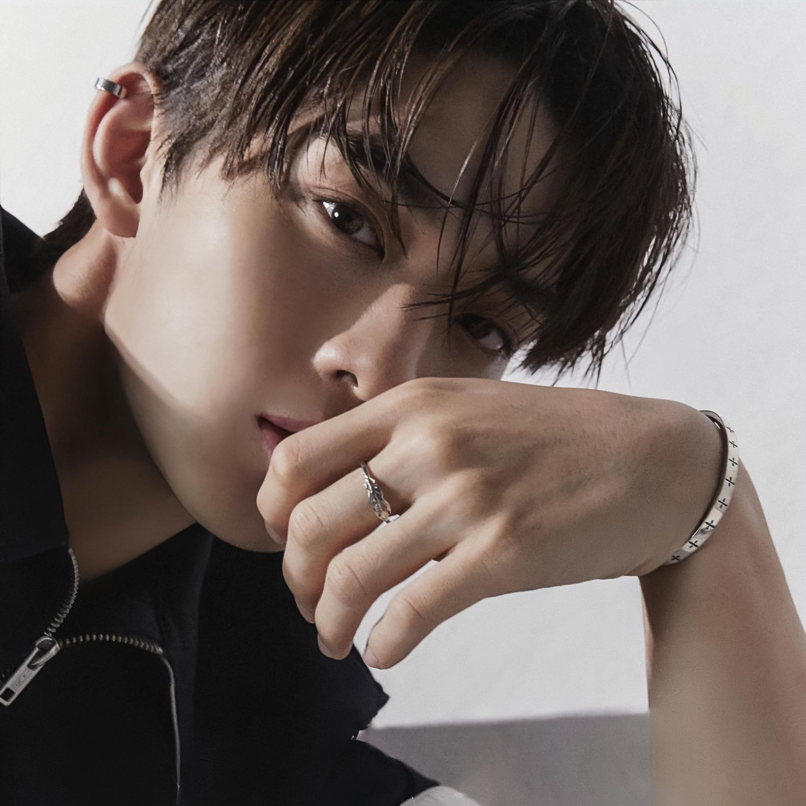 Behind-the-scenes cut of Bae Jinyoung