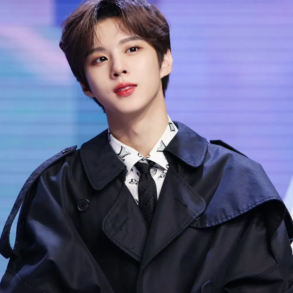 Behind-the-scenes cut of Kim Wooseok