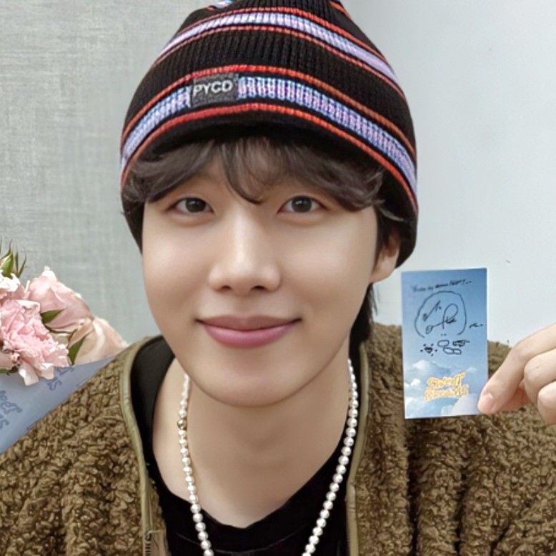 제이홉 (방탄소년단)의 최신 사진