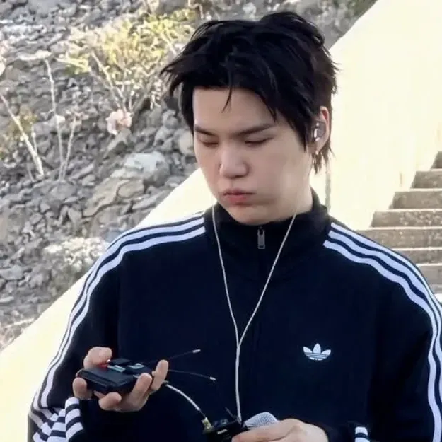 Potret di balik layar SUGA (BTS)