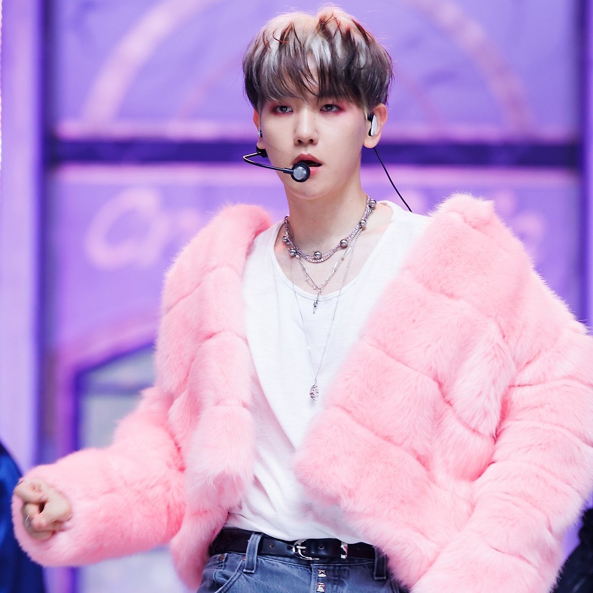 ベクヒョン (EXO)の舞台裏ショット