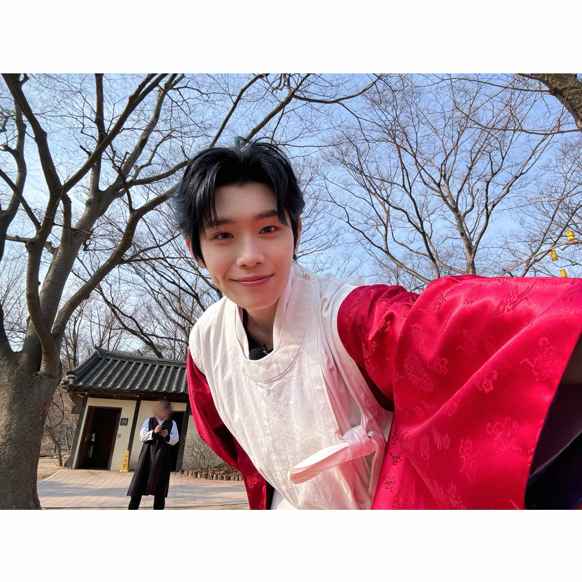 Foto terbaru Kim Taerae (ZEROBASEONE)