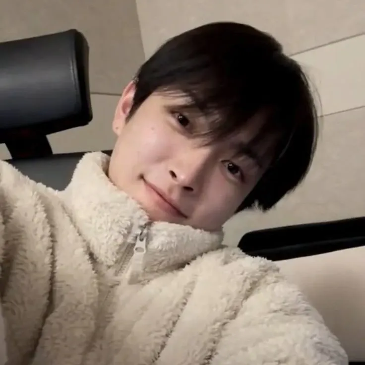 Recent activity shot of Hongjoong (ATEEZ)
