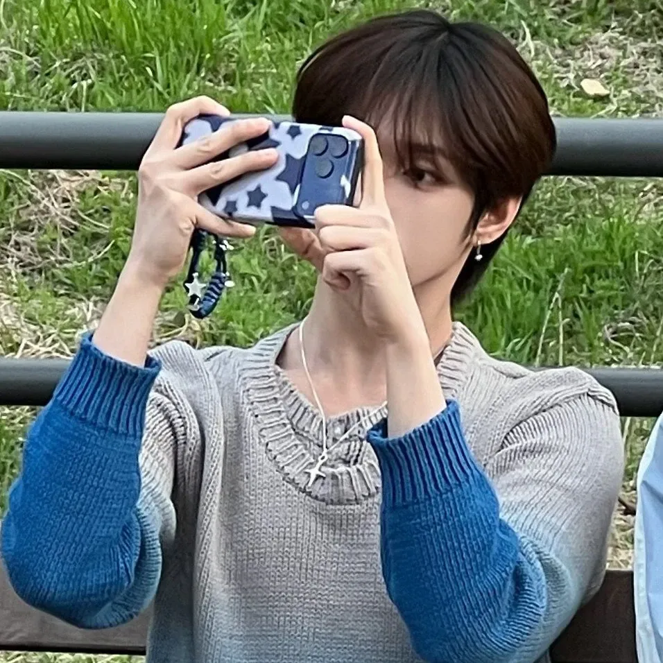 Behind-the-scenes cut of JL (AHOF)