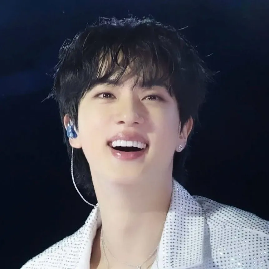 Behind-the-scenes cut of Jin (BTS)