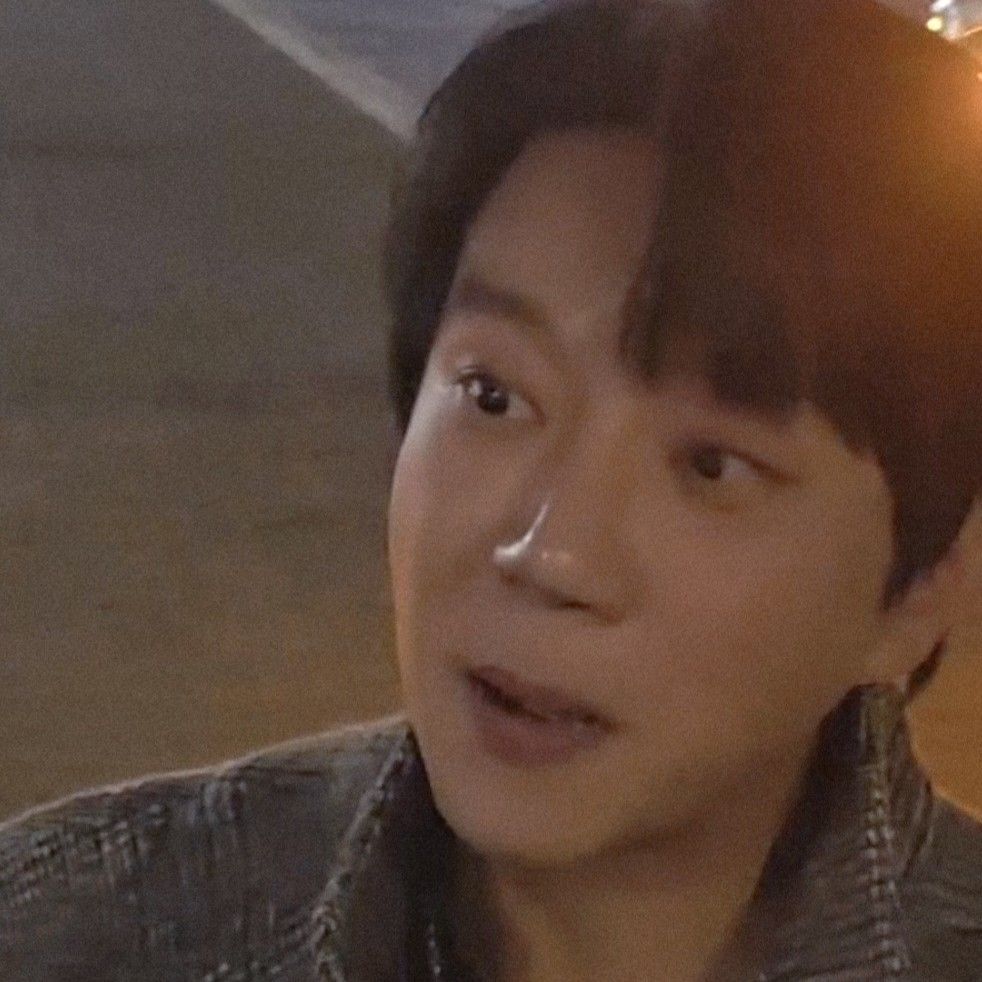 Recent activity shot of Hwang Chiyeol