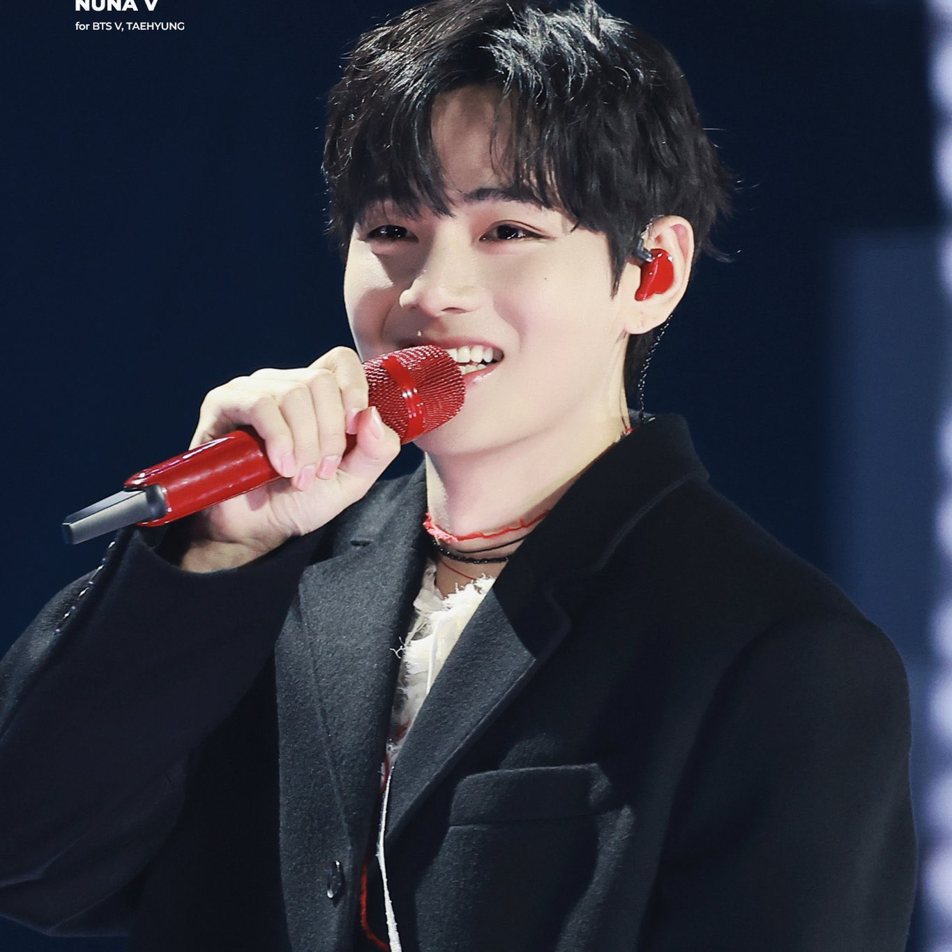 V (防彈少年團)的最新照片