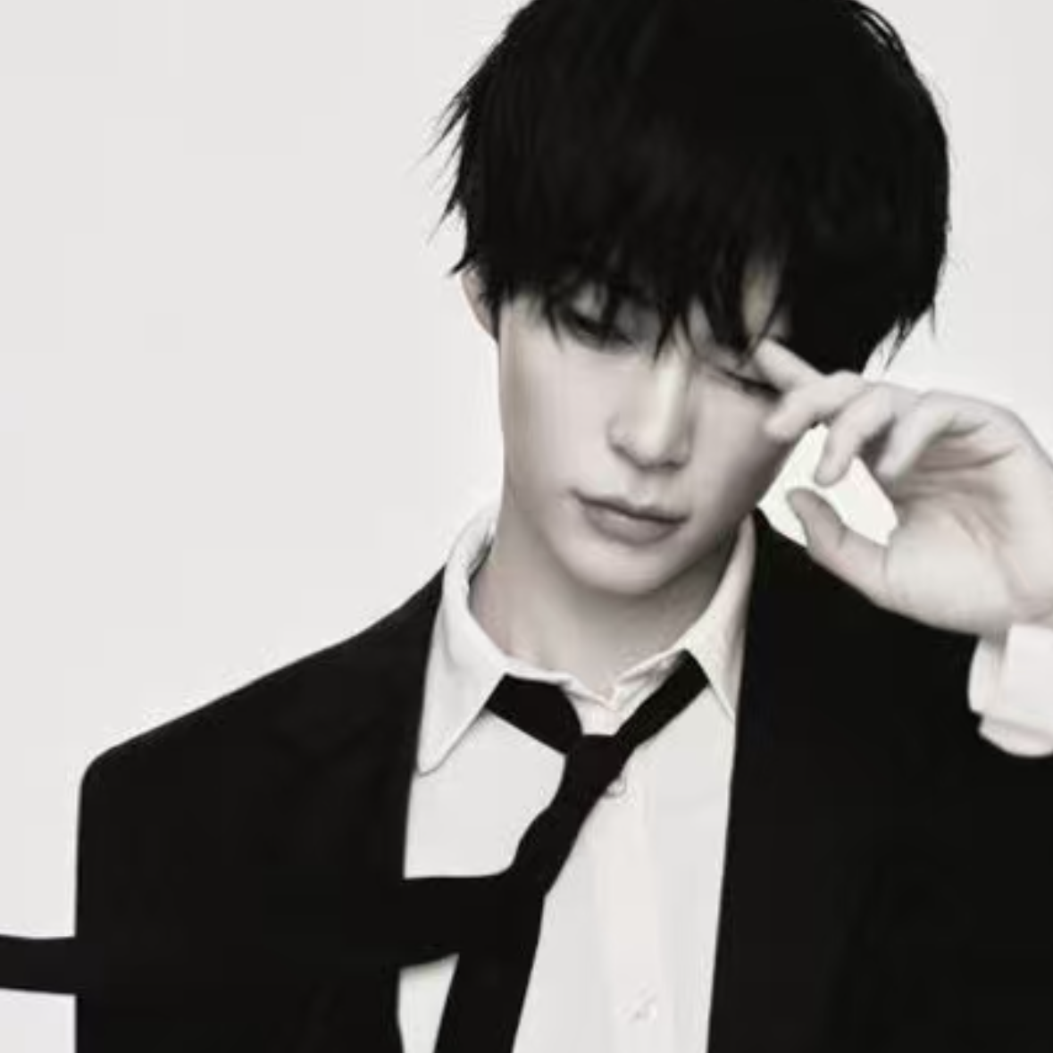 Latest photo of Sung Hanbin (ZEROBASEONE)