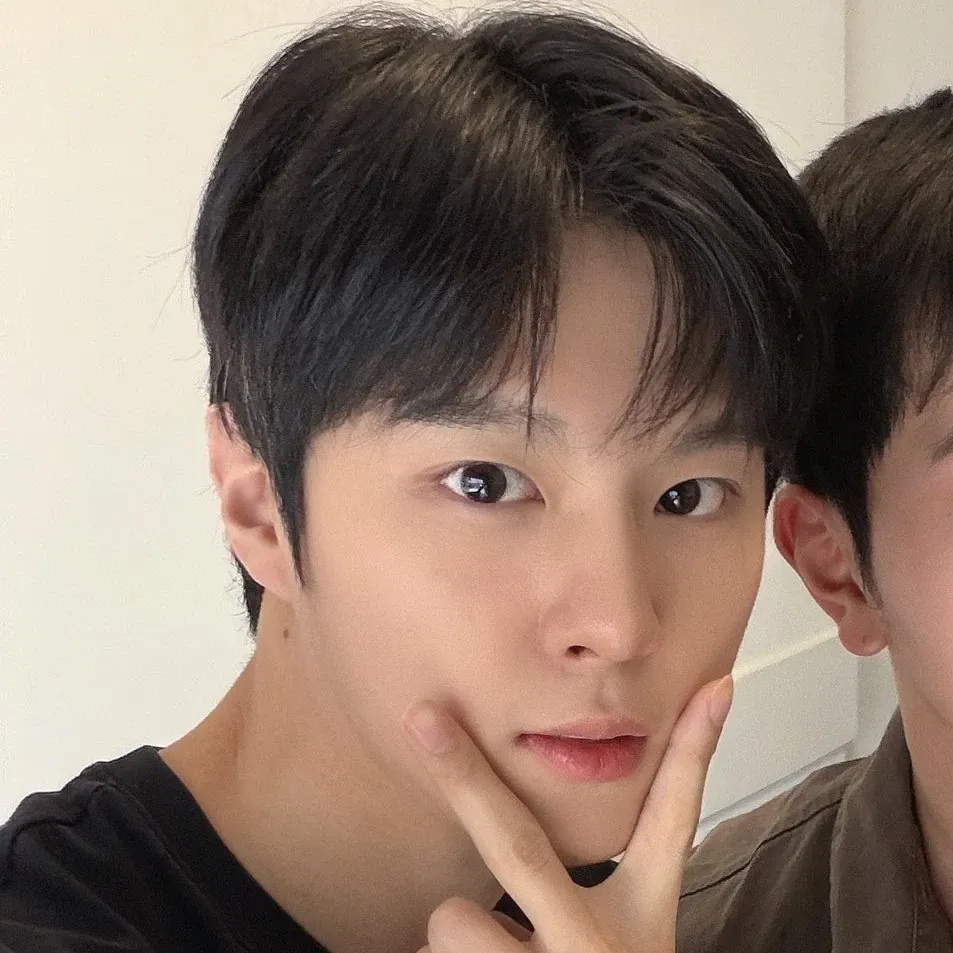 김우석의 비하인드 컷