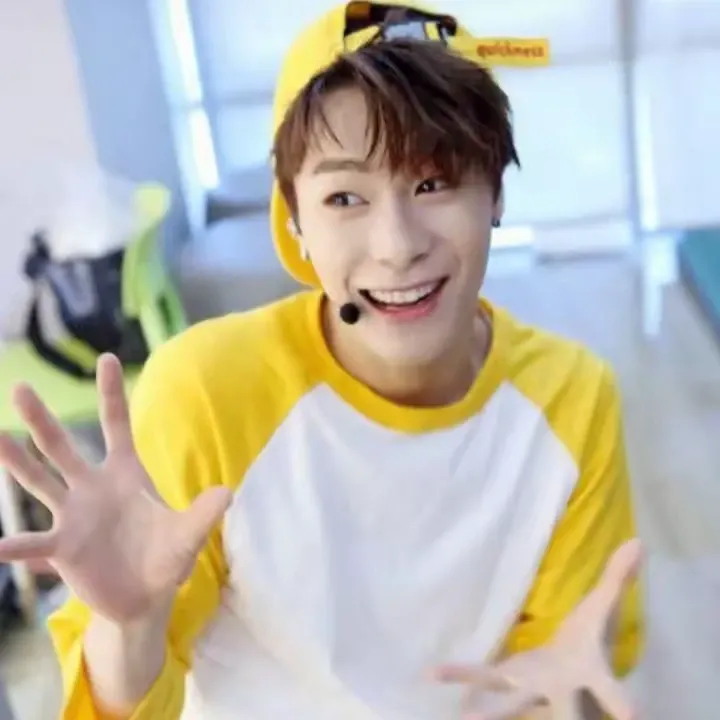 A moment captured by Moonbin (ASTRO)'s fan