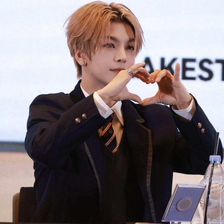 Behind-the-scenes cut of He Xinlong (ALPHA DRIVE ONE)