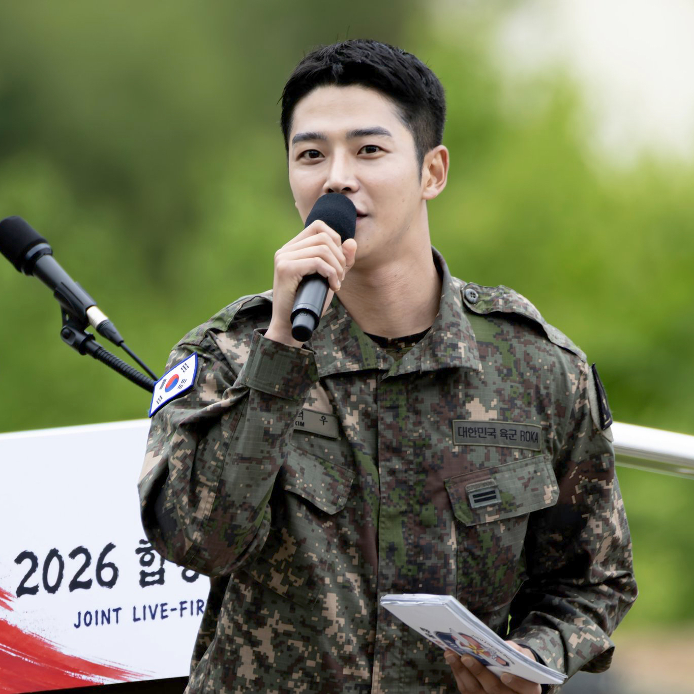 로운의 비하인드 컷