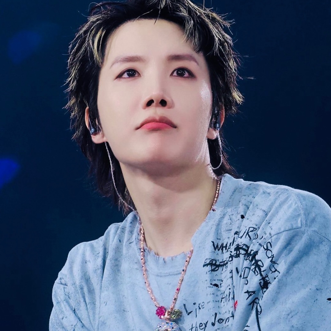 Foto terbaru j-hope (BTS)