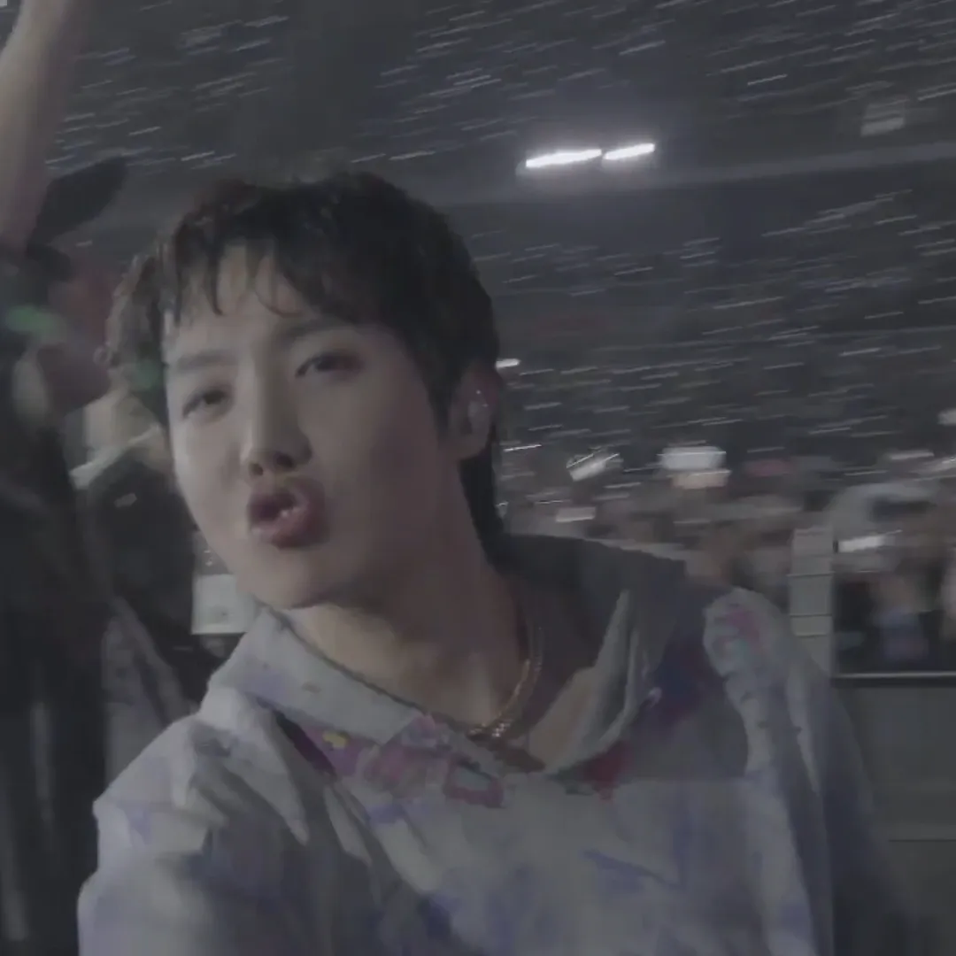 Foto aktivitas terbaru j-hope (BTS)