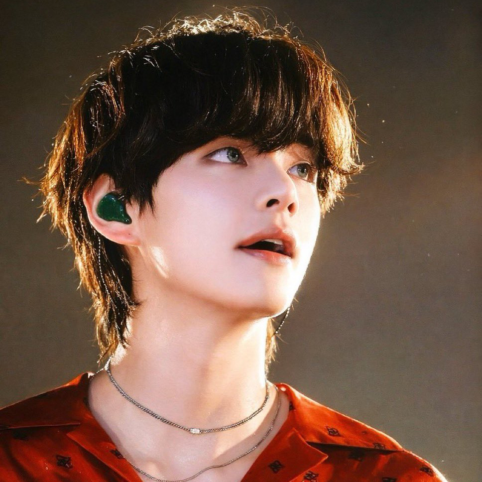 뷔 (방탄소년단) 최근 활동샷