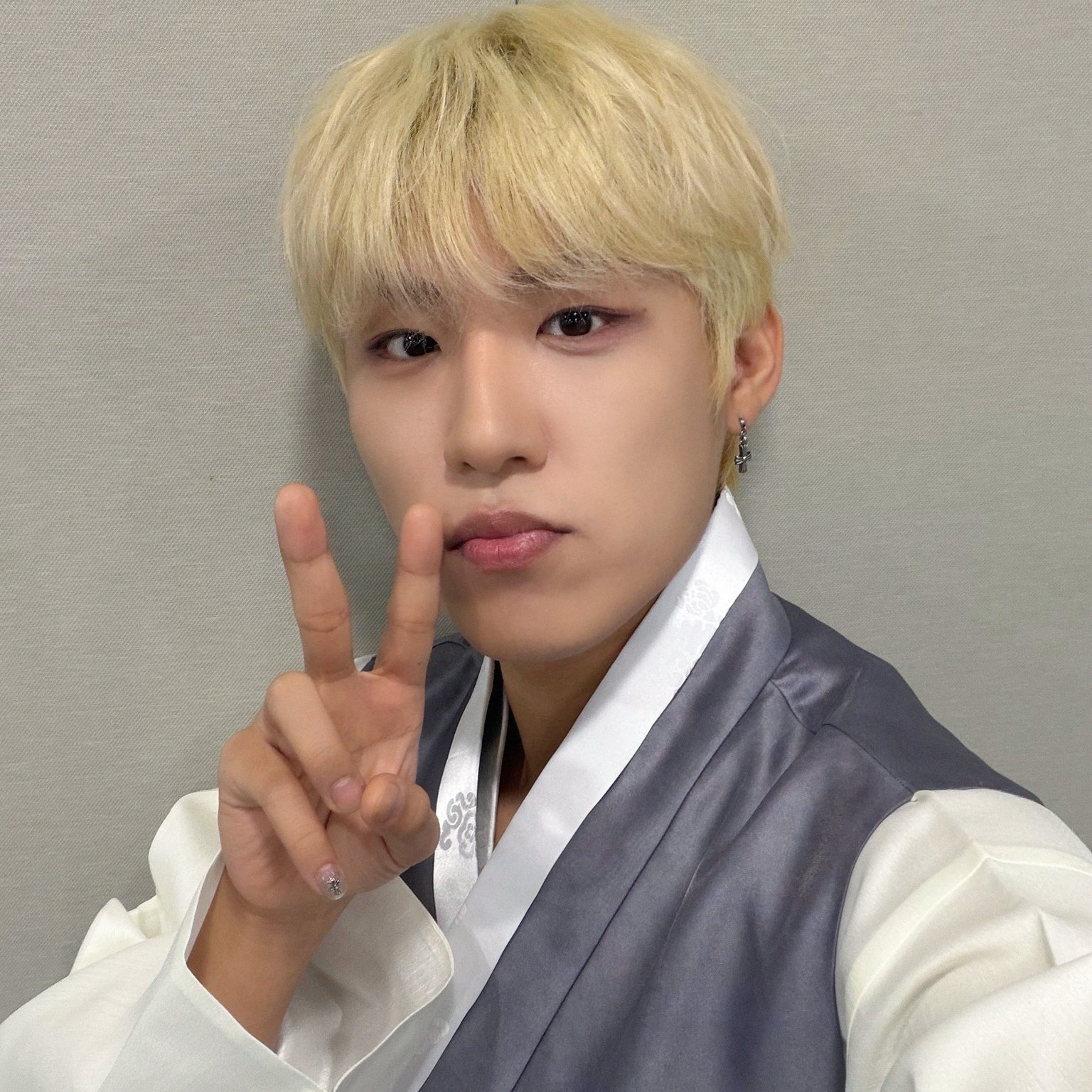 Latest photo of Park Woojin (AB6IX)