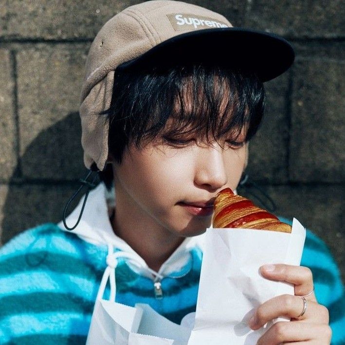 Recent activity shot of Jeong Sewoon