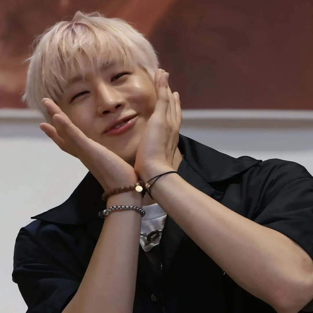 Behind-the-scenes cut of Jinjin (ASTRO)
