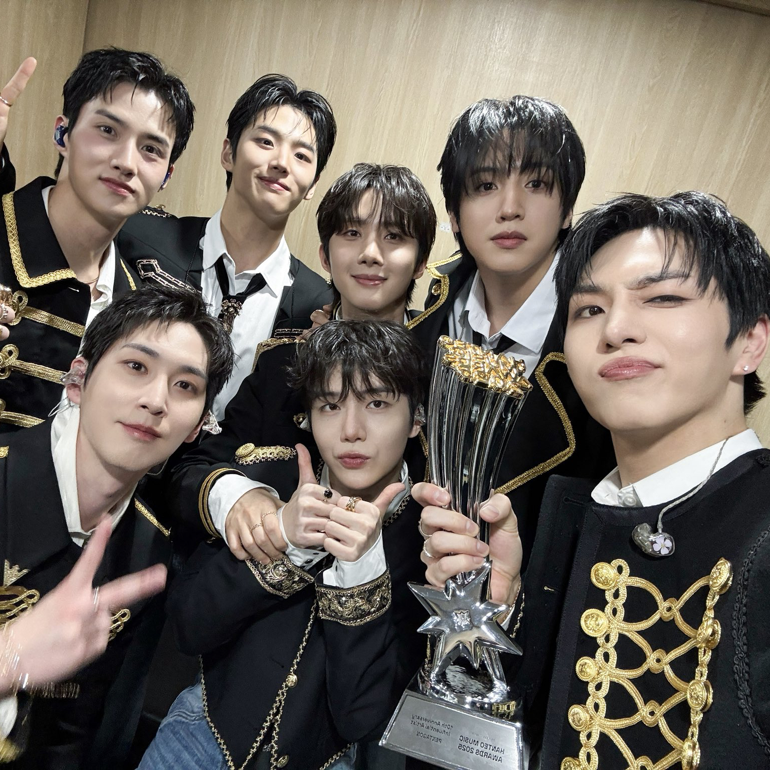 A moment captured by PENTAGON's fan