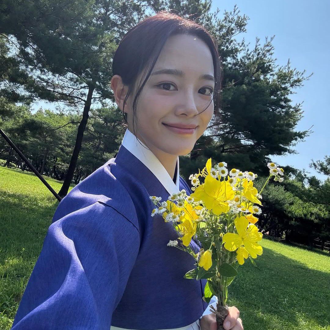 Behind-the-scenes cut of Sejeong