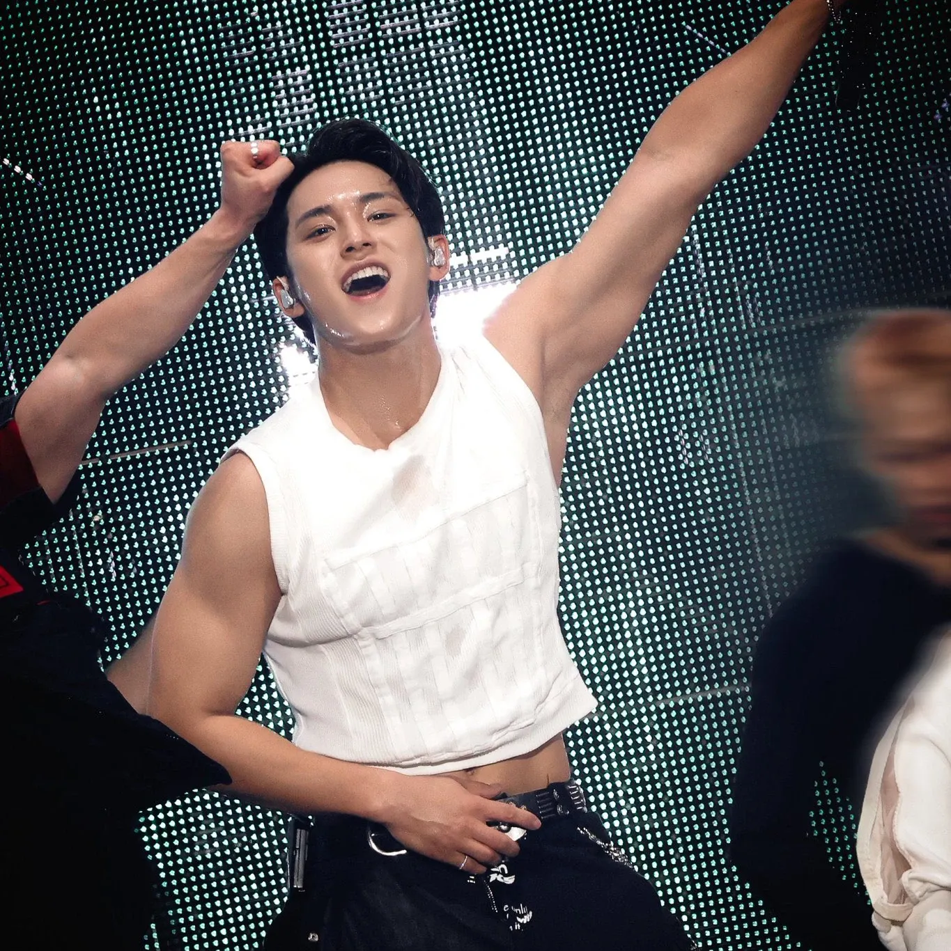 A moment captured by Mingyu (SEVENTEEN)'s fan