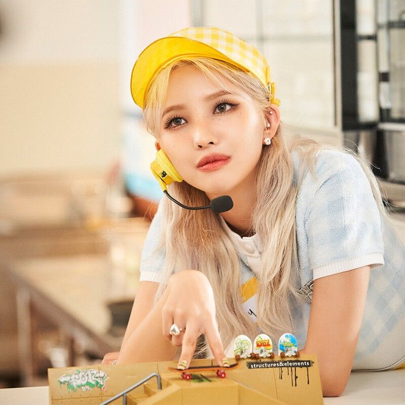 Behind-the-scenes cut of Soyeon (i-dle)