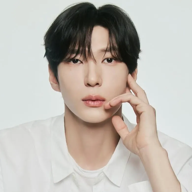 Recent activity shot of LEO (VIXX)
