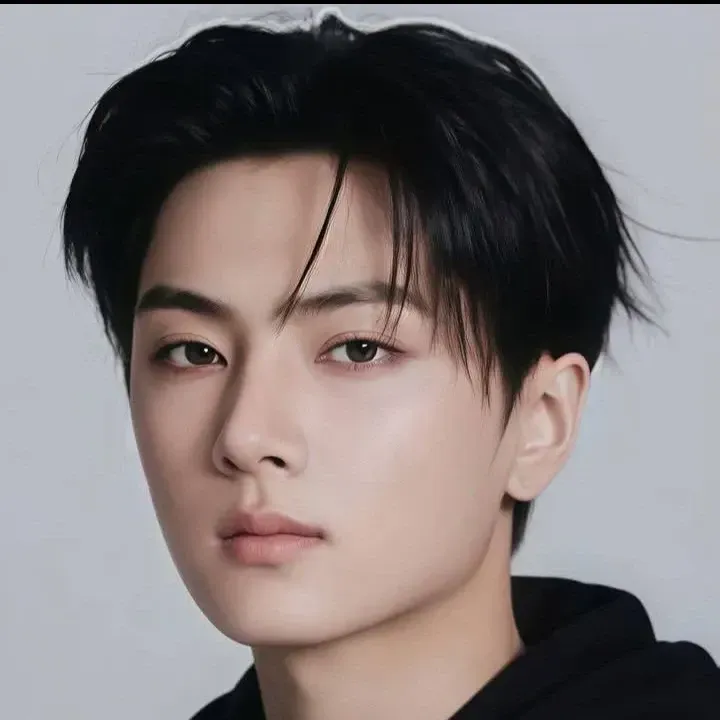 Recent activity shot of Kim Jiwoong (ZEROBASEONE)