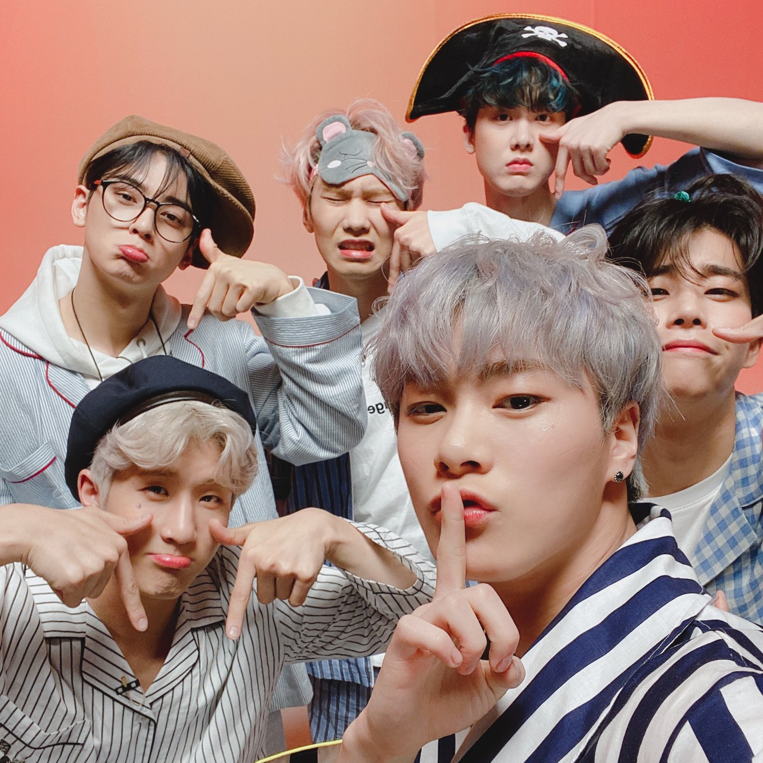 아스트로의 최신 사진