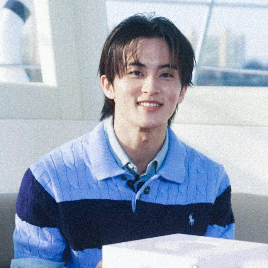 A moment captured by Mark (NCT 127, NCT DREAM)'s fan