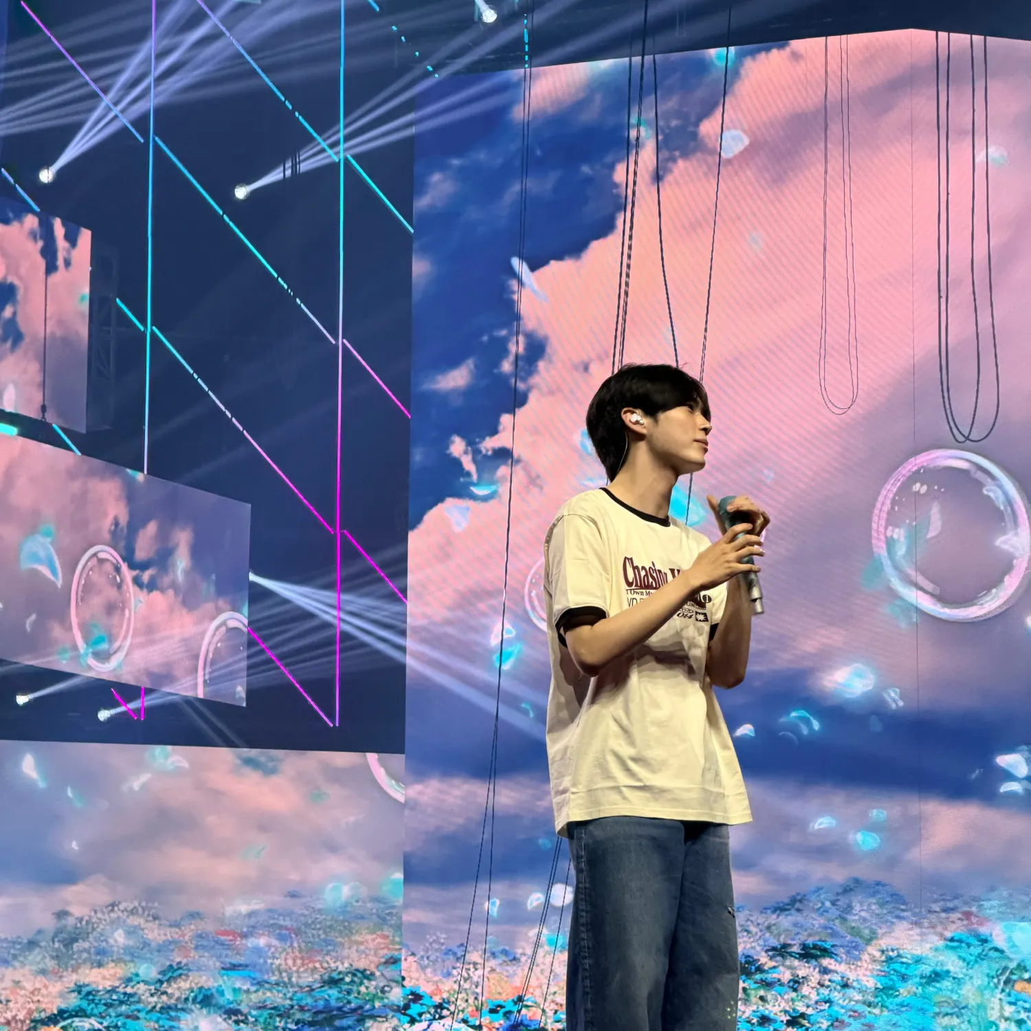 A moment captured by Sung Hanbin (ZEROBASEONE)'s fan