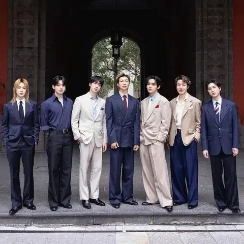 Foto aktivitas terbaru RM (BTS)