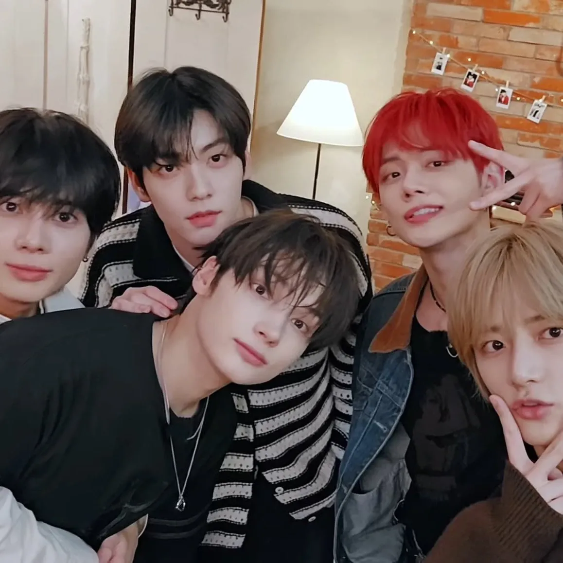 Momen yang diabadikan oleh penggemar TOMORROW X TOGETHER