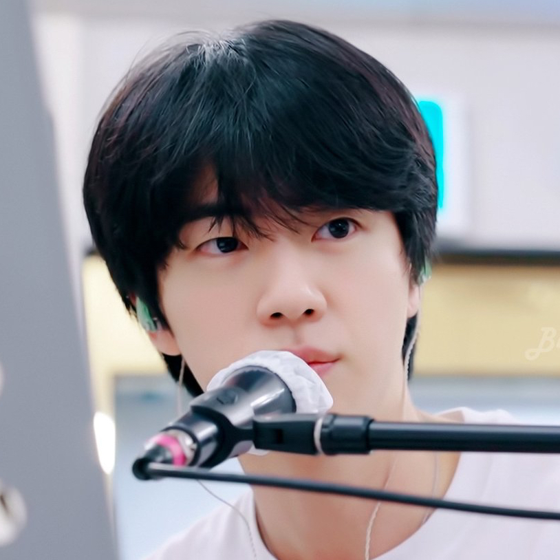 진 (방탄소년단) 최근 활동샷