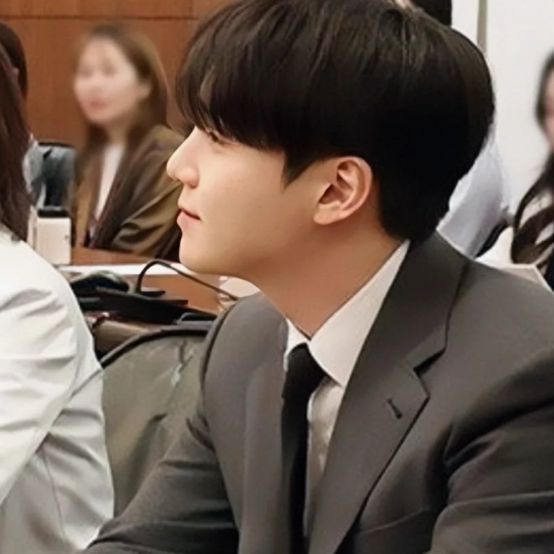 SUGA (防弹少年团)的最新照片