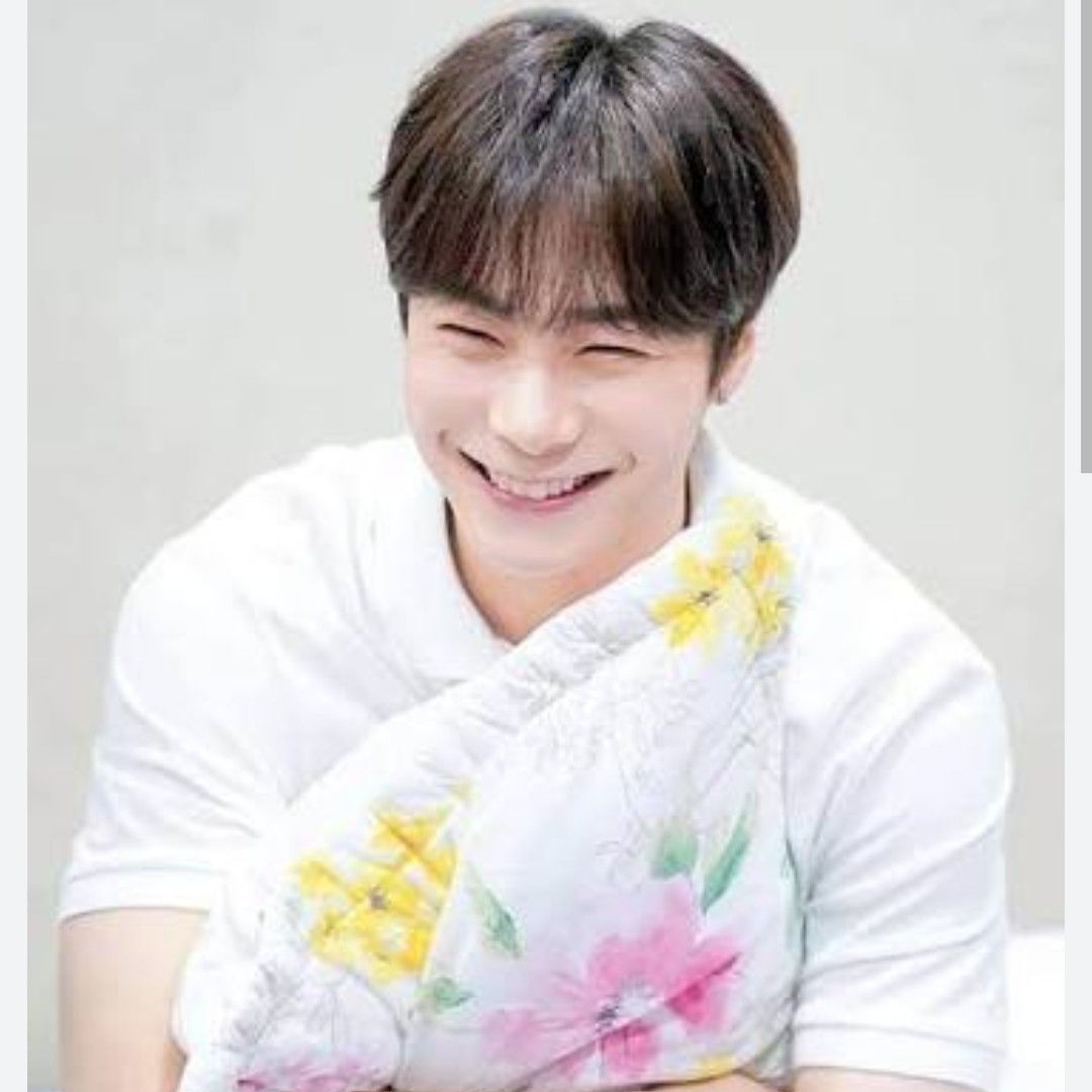 Latest photo of Moonbin (ASTRO)