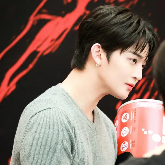 Recent activity shot of Bae Jinyoung