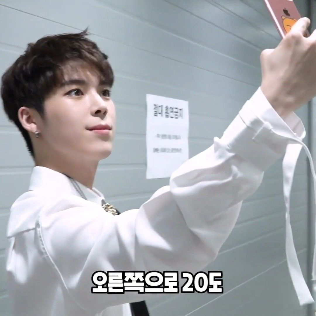 Recent activity shot of Yeonho (VERIVERY)