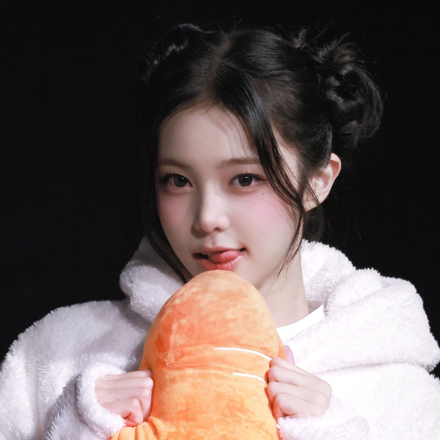 A moment captured by Ian (Hearts2Hearts)'s fan