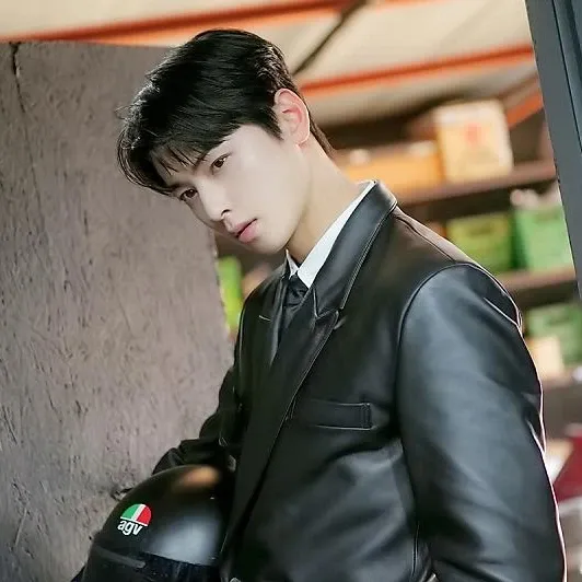 Latest photo of Eunwoo (ASTRO)