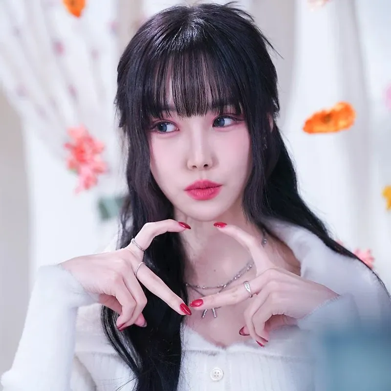 유주 (여자친구) 최근 활동샷