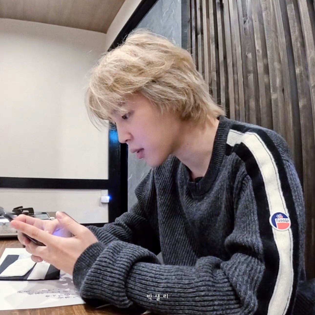 Foto aktivitas terbaru Jimin (BTS)