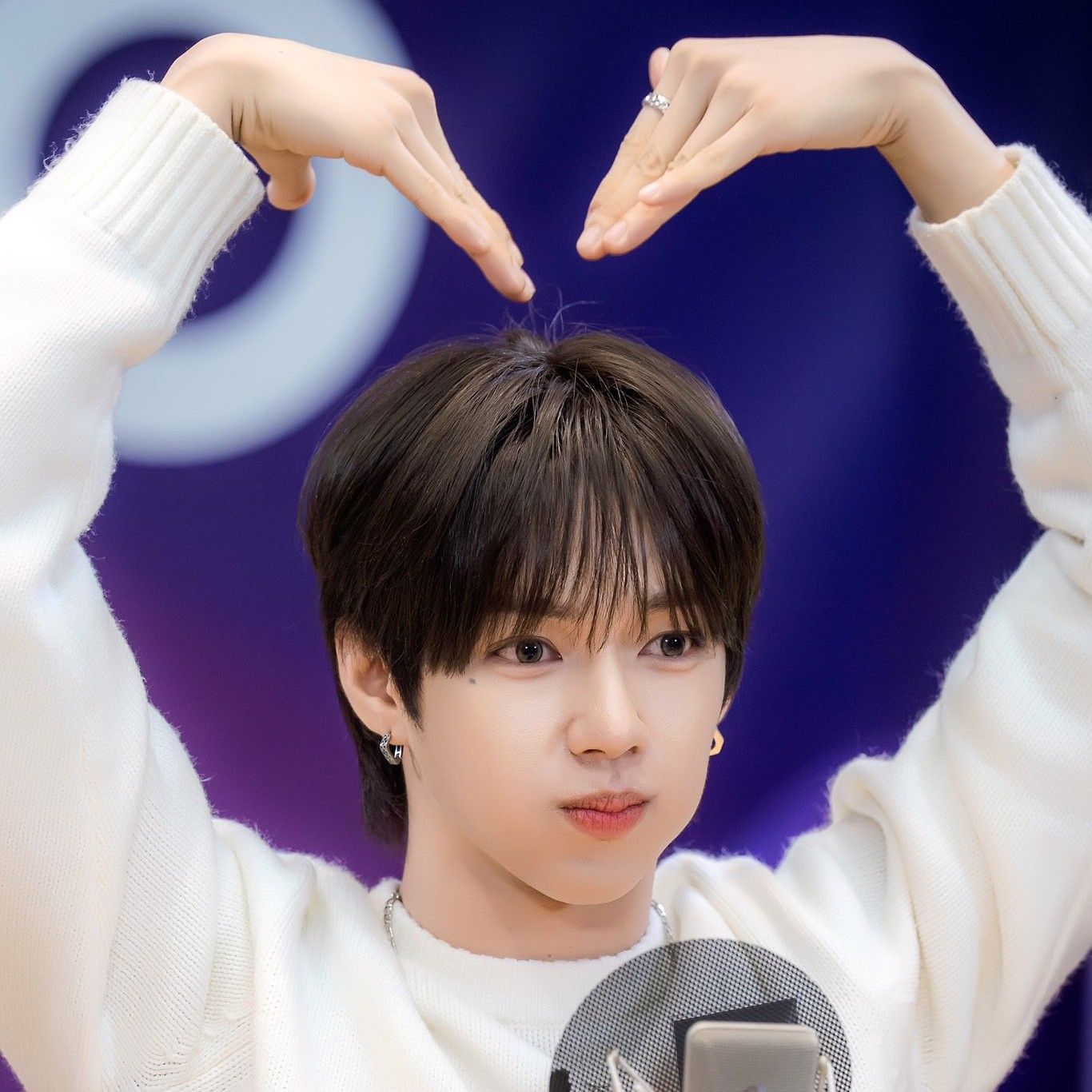 A moment captured by JL (AHOF)'s fan