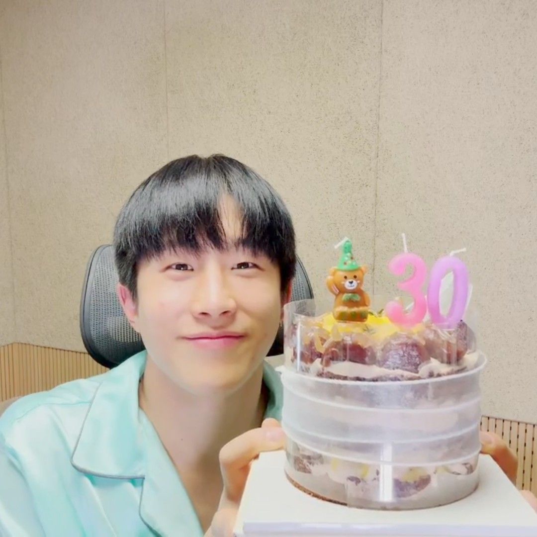 Latest photo of Jinjin (ASTRO)