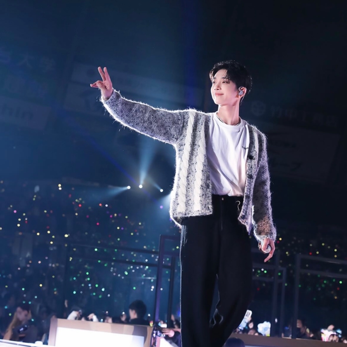 A moment captured by Joshua (SEVENTEEN)'s fan