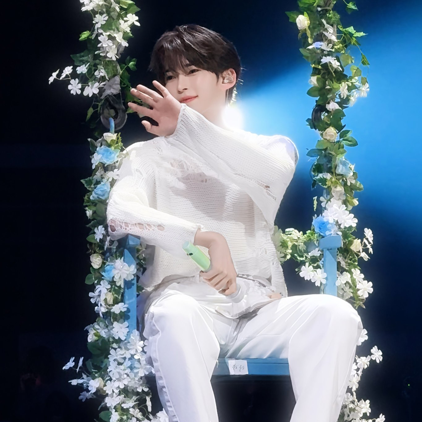 Behind-the-scenes cut of Sung Hanbin (ZEROBASEONE)